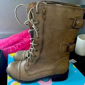 Women’s Boots NEW 7.5